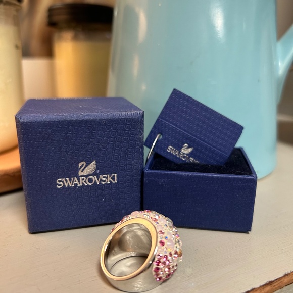 Swarovski x Hello Kitty Collaboration Chic Ring - Picture 6 of 16